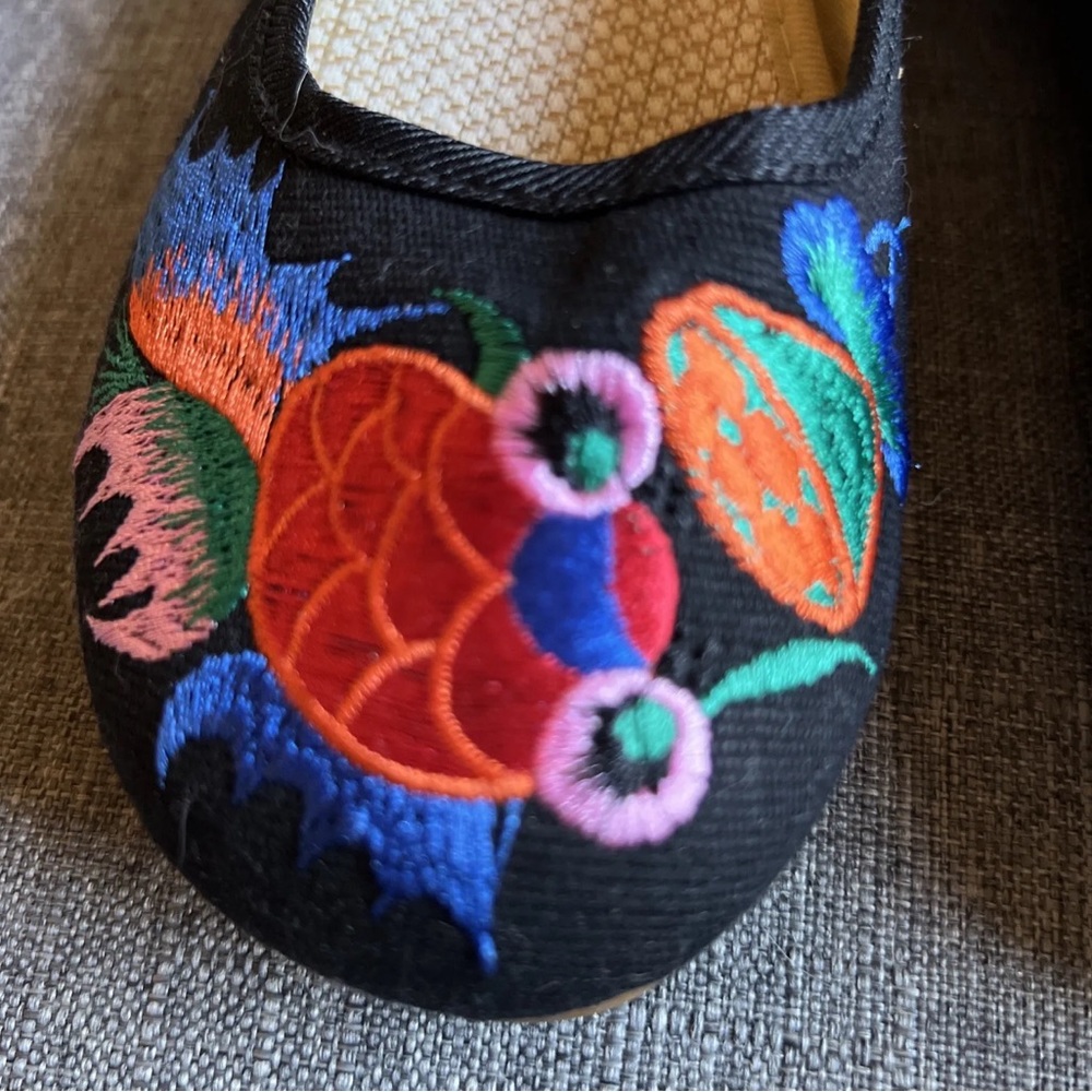 Otiental Style Embroidered Women’s Size 39 (US 8) Shoes NEW! 👀 - Picture 3 of 7